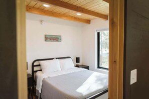 2 عدّة غرف نوم وواي فاي وملاءات أسرّة