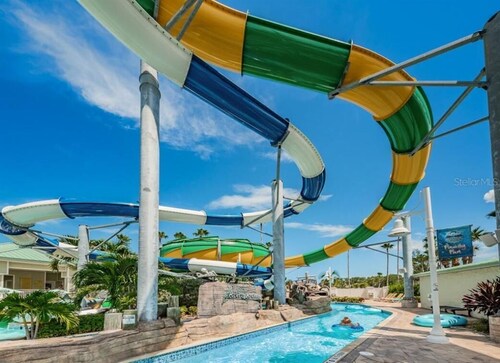 Lulu's NEW WATERFRONT RARE 2 BAL 2 BD, 2 BA, SLEEPS 8-4 DAILY WATER PARK PASSES