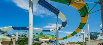 Lulu's NEW WATERFRONT RARE 2 BAL 2 BD, 2 BA, SLEEPS 8-4 DAILY WATER PARK PASSES