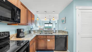 Frigorífic, microones, forn i placa de cuina