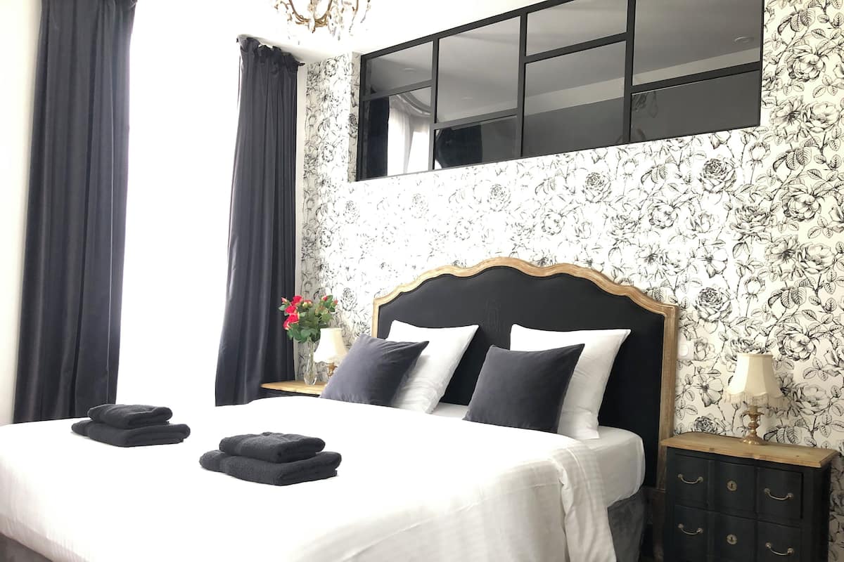 บ้านพัก, 2 ห้องนอน (Maison du jardinier) | เครื่องนอนระดับพรีเมียม, เตียงเมมโมรีโฟม, ผ้าม่านกันแสง