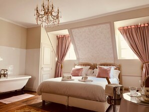 Signature Room, 1 Queen Bed, Ensuite - Château du Prieuré - Évecquemont  (Évecquemont)