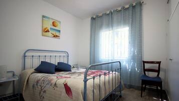 2 chambres, fer et planche à repasser, Wi-Fi gratuit, draps fournis