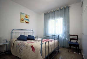 2 bedrooms, iron/ironing board, free WiFi, bed sheets