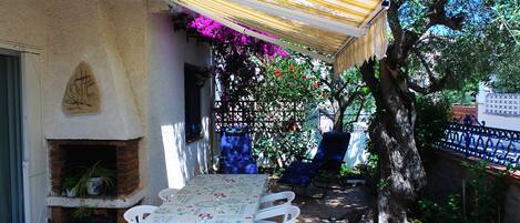 تناول الطعام بالخارج