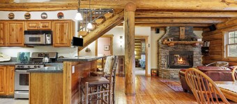 Little Wolf Log Cabin | Easy Ski Access | Big Sky Resort