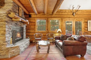 Smart TV, fireplace, stereo