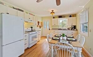 Spacious Kitchen - The Landing Spot on Clearwater Lake (Annandale)