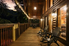 تناول الطعام بالخارج