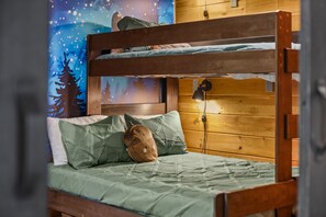 4 Schlafzimmer, Schreibtisch, Bügeleisen/Bügelbrett, Reisekinderbett