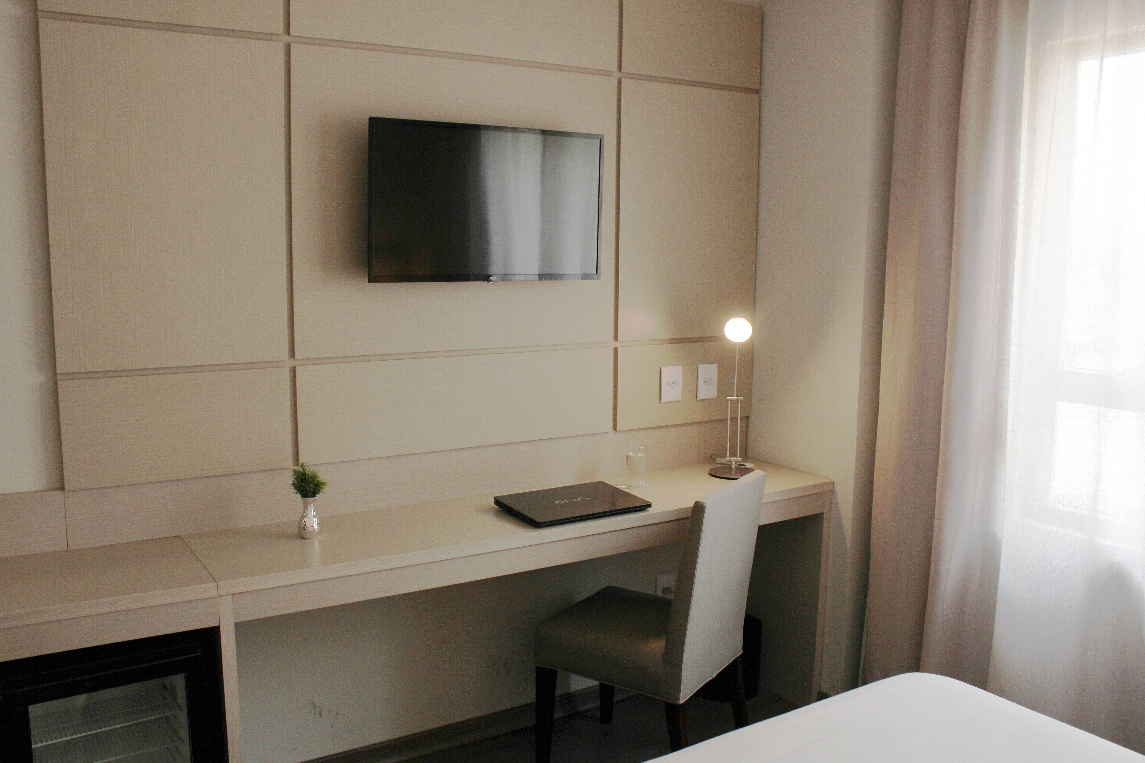 1 bedroom, minibar, desk, laptop workspace