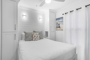 2 bedrooms, desk, iron/ironing board, WiFi