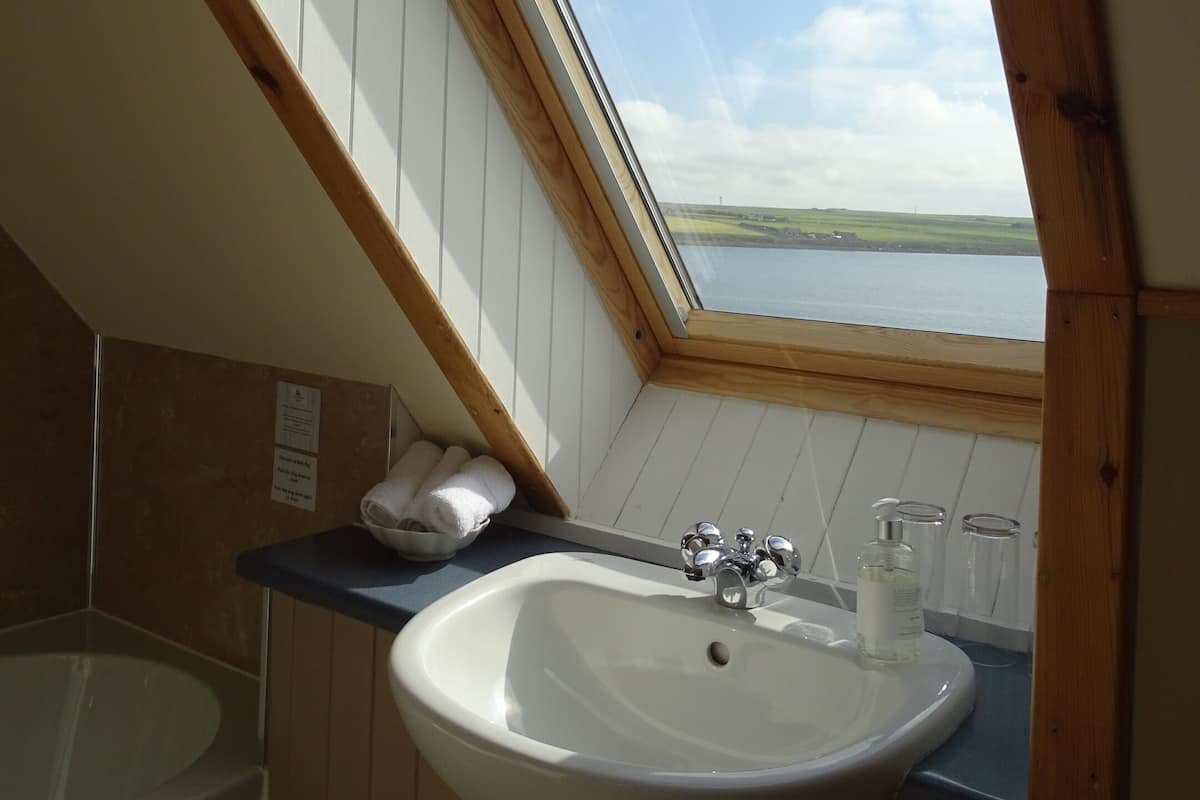 traditional suite, ensuite, sea view (second floor ) | bathroom