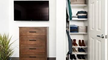 Premium Room, 1 Queen Bed | Bed sheets