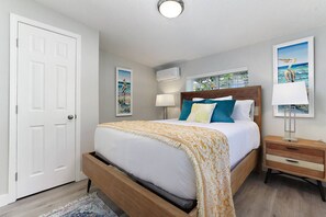 4 bedrooms, iron/ironing board, travel cot, free WiFi - Family Oasis | Pickleball + Heated Pool & Spa (Jacksonville Beach)