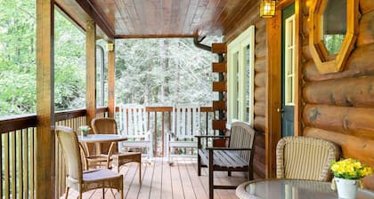 Awesome Kid, Pet Friendly with Game Room, Hot Tub, Firepit, close to waterfalls