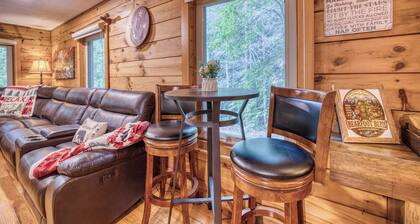 Bearfoot Bliss-Bear Hunt • Arcade • Hot Tub- Fire Pit- Adventure Cabin-Sleeps 12