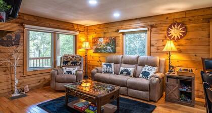 Bearfoot Bliss-Bear Hunt • Arcade • Hot Tub- Fire Pit- Adventure Cabin-Sleeps 12