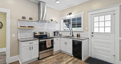 Stunning Craftsman Home in Manito! w/FREE parking!