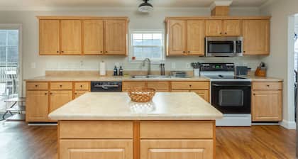 Panoramic Views! 15min AVL; 10min Blue Ridge Pkwy