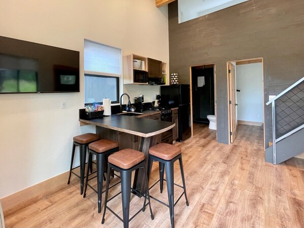 Refrigerador, microondas, horno y parrilla de estufa