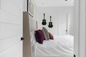 4 bedrooms, desk, iron/ironing board, travel cot