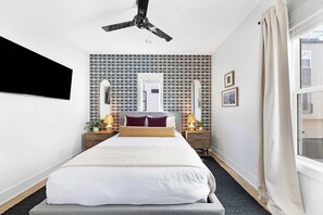 4 bedrooms, desk, iron/ironing board, travel crib