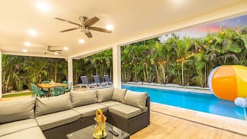 Indoor pool, outdoor pool