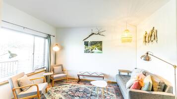Smart TV, fireplace, DVD player