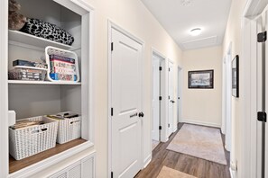 Interior - Bear Pass is a 3 bed/2 bath craftsman style home located within walking distance to DT Gatlinburg!! (Gatlinburg)