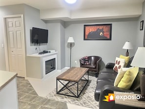 Smart TV, fireplace