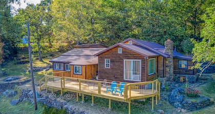 Best View! Beautiful Ozarks cabin ON rim of AR Grand Canyon! Many new updates