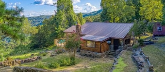 Best View! Beautiful Ozarks cabin ON rim of AR Grand Canyon! Many new updates