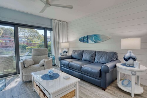 Beautiful Park Shore Resort Condo Unit 113