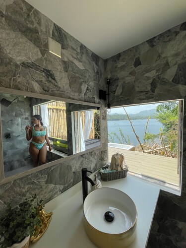 Bubble Lodge Lux/Lake Front/Wifi