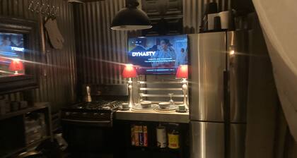 EXPERIENCE HOLLYWOOD IN THIS SWANK DESIGNERS DREAM IN THE HEART OF HOLLYWOOD