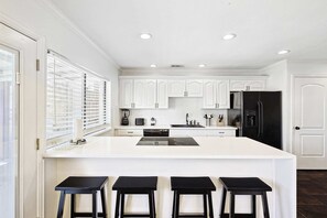 Fridge, microwave, oven, stovetop - 4BR/2BA Home - Hot Tub, Grill & Playground (Plano)