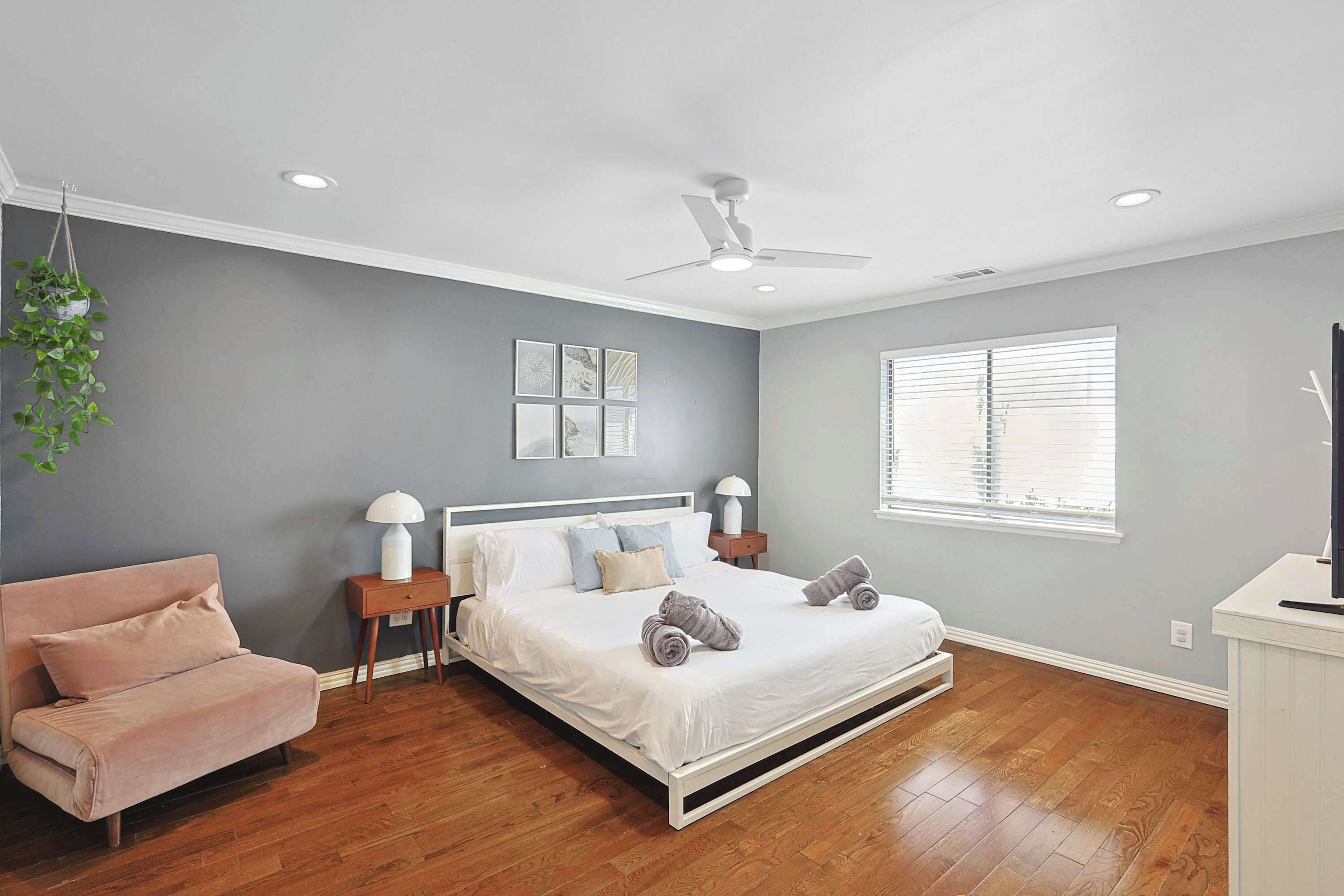 4 quartos, escrivaninha, ferros/tábuas de passar roupa, Wi-Fi