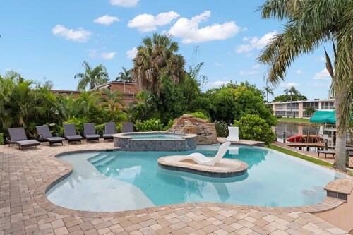 Pristine Waterfront Villa in Cape Coral with Lagoon Style Pool Spa and Boat Lift