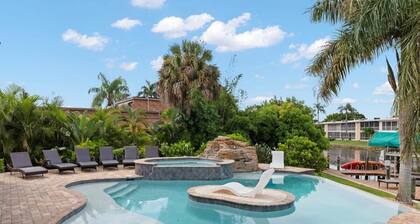 Pristine Waterfront Villa in Cape Coral with Lagoon Style Pool Spa and Boat Lift