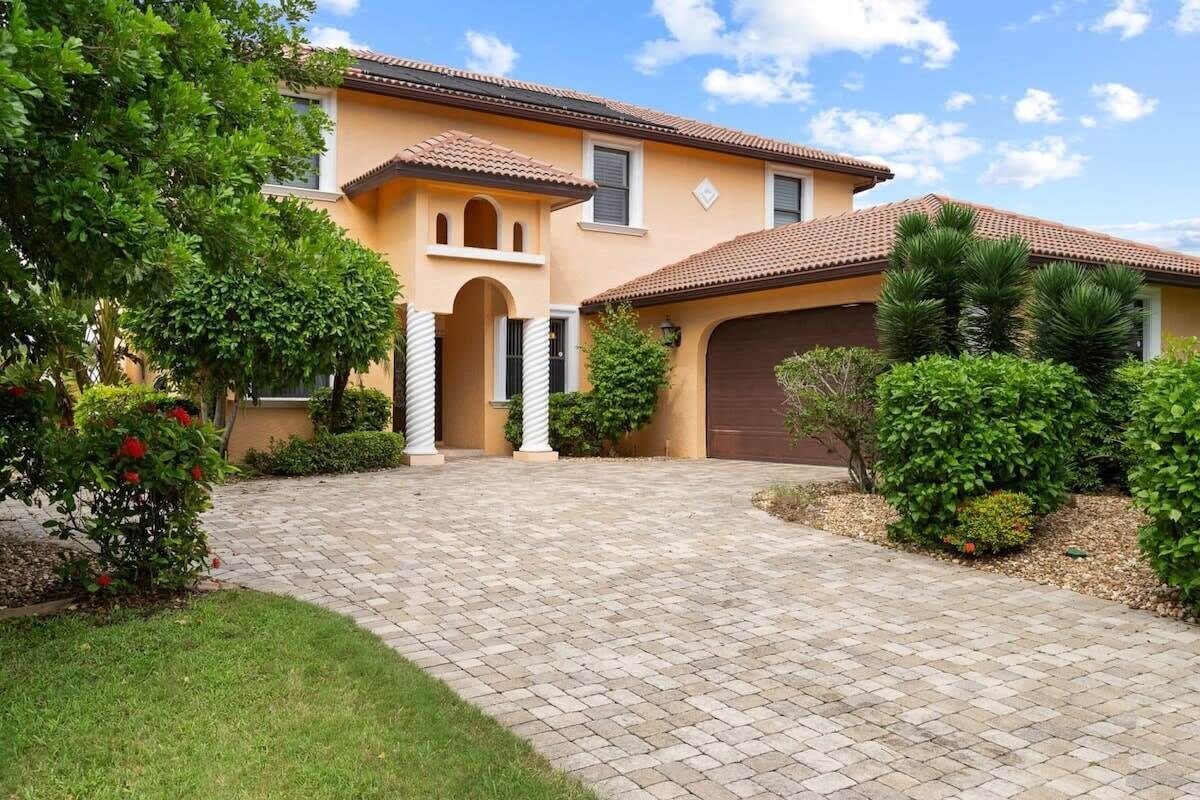 Pristine Waterfront Villa in Cape Coral with Lagoon Style Pool Spa and Boat Lift