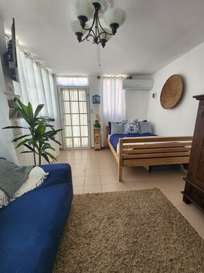 1 Schlafzimmer, Schreibtisch, Bügeleisen/Bügelbrett, Reisekinderbett