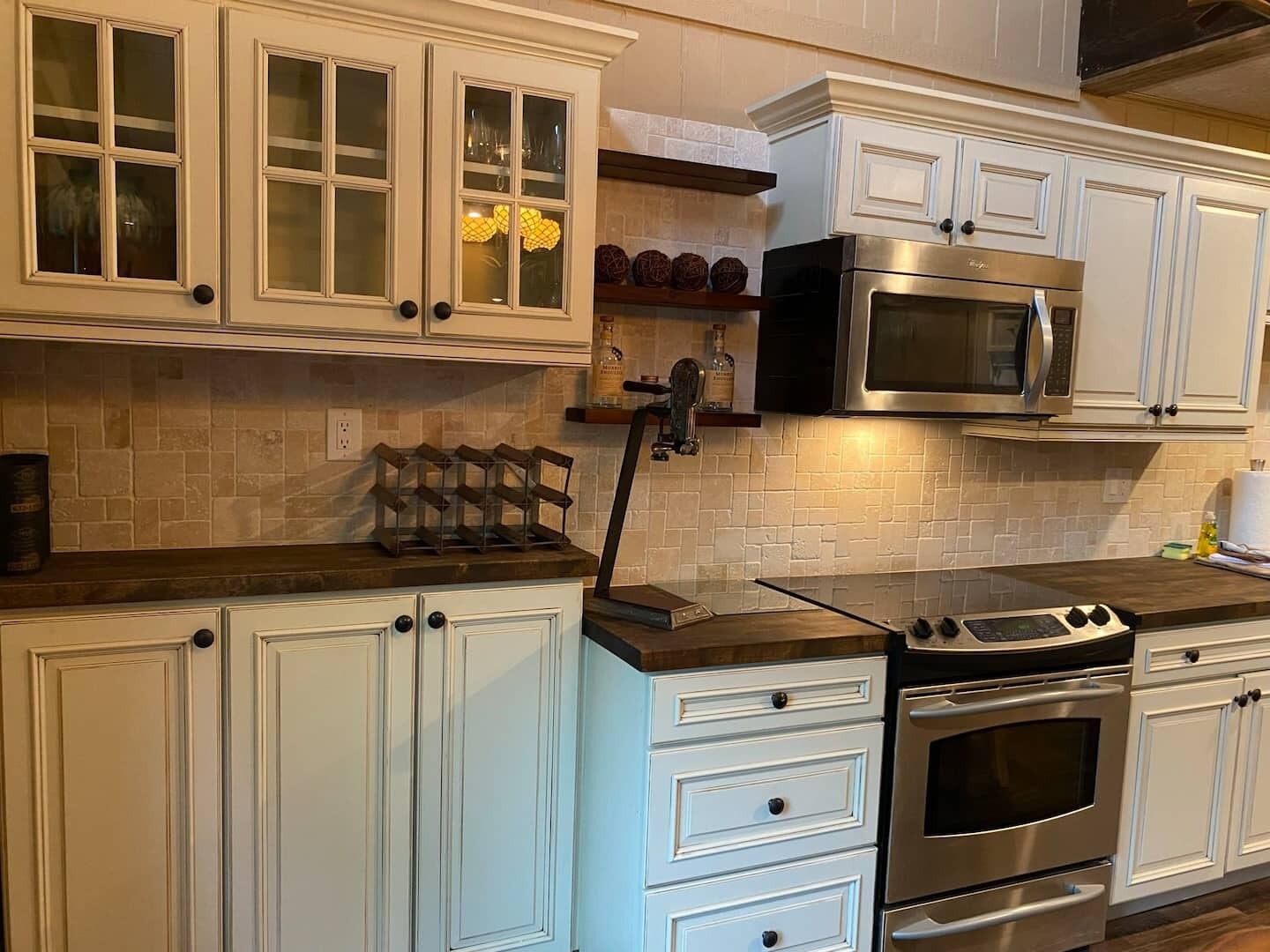 Microwave, coffee/tea maker, cookware/dishes/utensils, dining tables