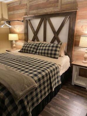 3 bedrooms, desk, WiFi, bed sheets