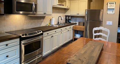 Beech Mountain Retreat - PET Friendly!