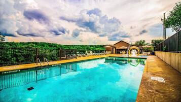 室外泳池、暖水池