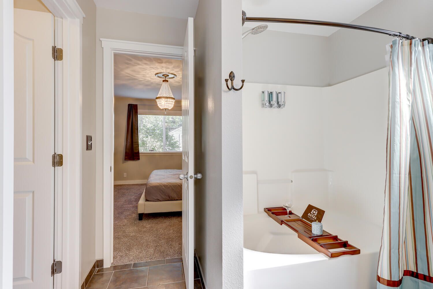 3 makuuhuonetta, silitysrauta/-lauta, vauvan matkasänky, ilmainen Wi-Fi