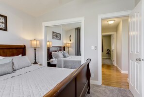 3 chambres, fer et planche à repasser, lit de bébé portatif