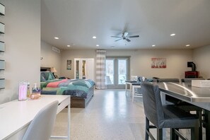 Interior - Suite 15 · A Simply 'Suite' Escape! (Leamington)