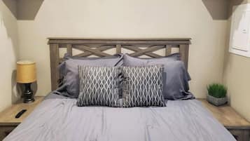 2 bedrooms, iron/ironing board, free WiFi, bed sheets